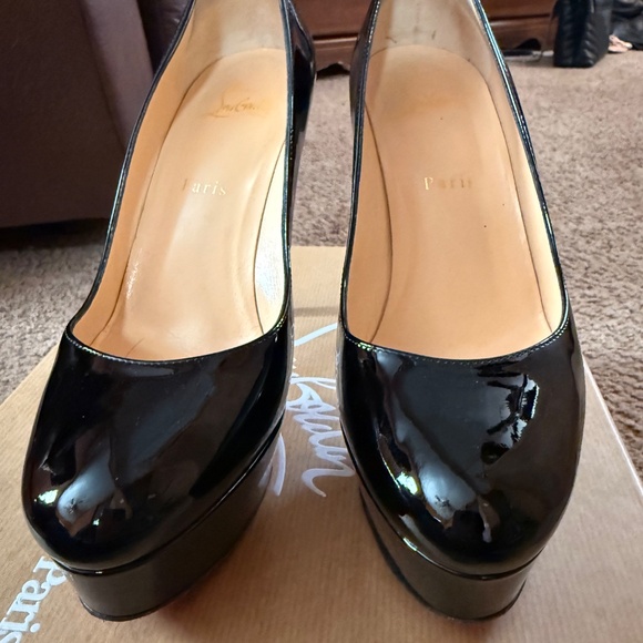 Christian Louboutin Black Patent heels - Picture 2 of 6
